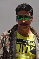 Akshay Kumar promote Rowdy Rathore on the sets of CID in Kandivli, Mumbai on 22nd May 2012 (171).JPG